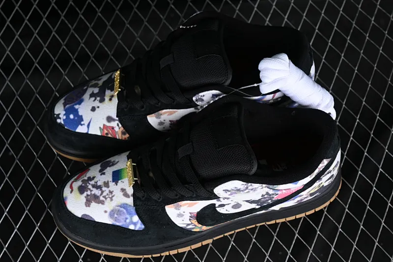 All Categories Nk SB Dunk Series Nk SB Dunk Low Low-top sneakers Supreme x Nk SB Dunk Low "Rammellzee" joint model SB low-top sports and leisure sneakers FD8778-001